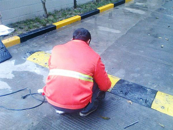 橡膠減速板 道路緩沖